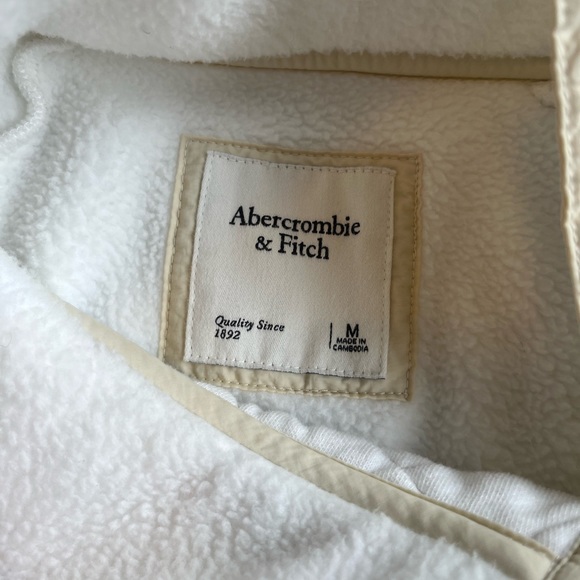 Abercrombie and Fitch asymmetrical snap up fleece cream and white - Picture 6 of 6
